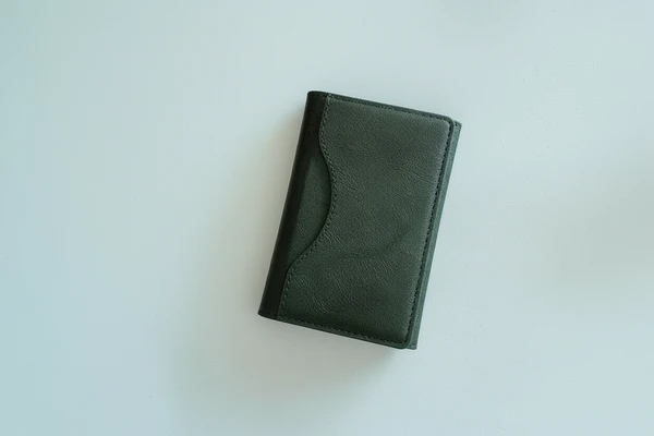 SnapStay Magnetic Travel Wallet - Image 3