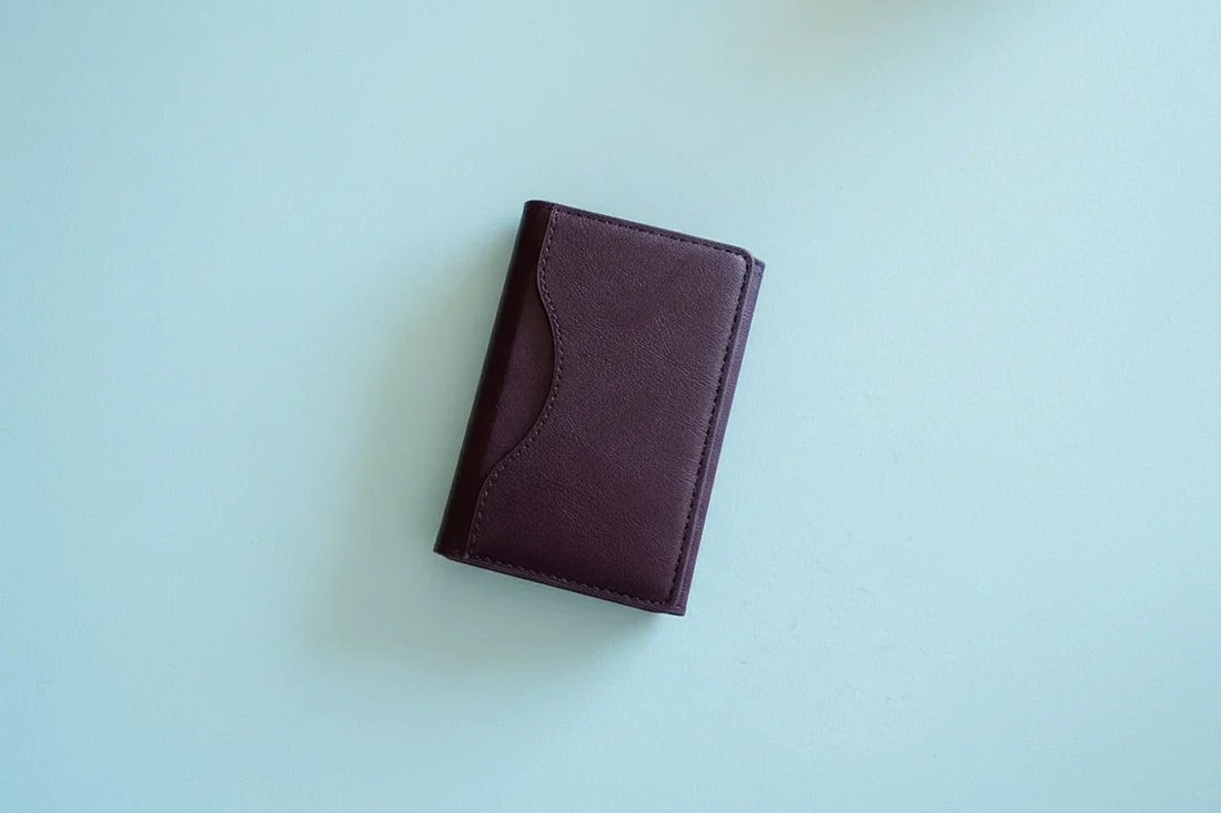 SnapStay Magnetic Travel Wallet - Image 2