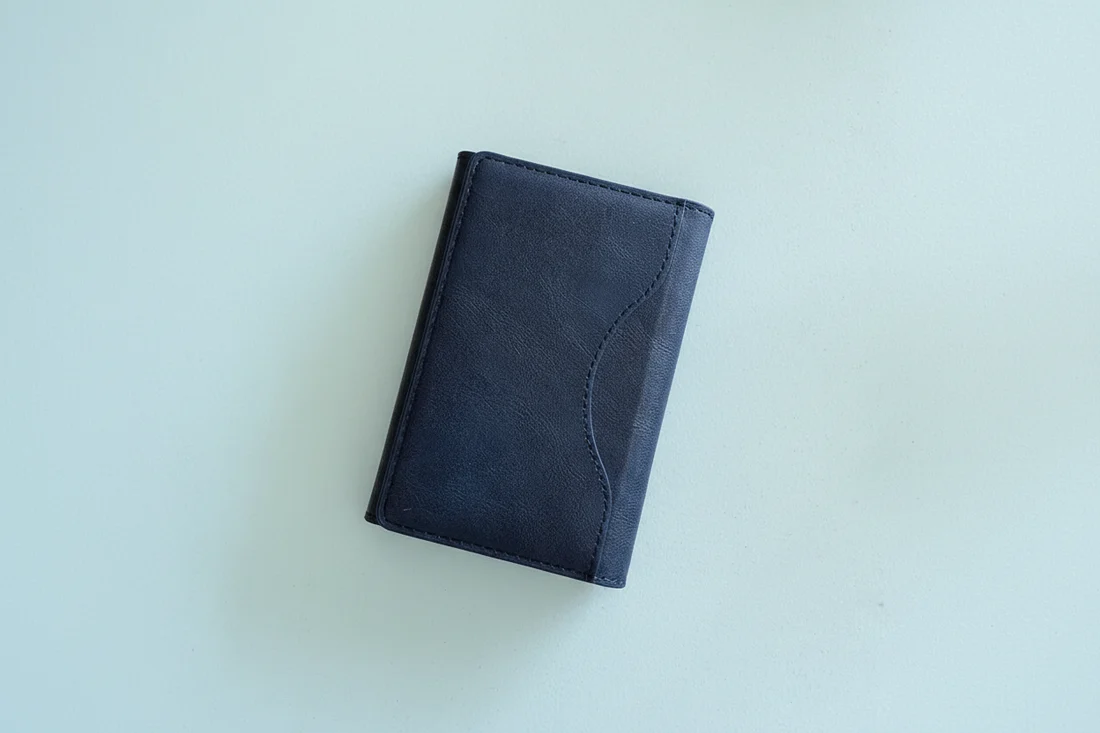 SnapStay Magnetic Travel Wallet - Image 5